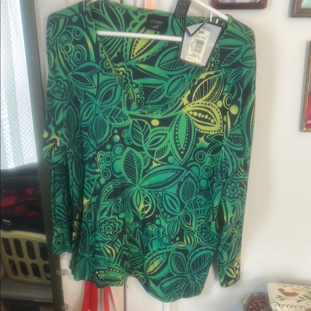 Onque Casuals Green Graphic Long Sleeve Blouse